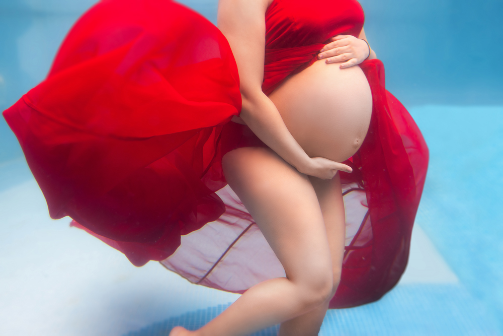 The Most Beautiful Underwater Maternity Photo Shoot captured by us.